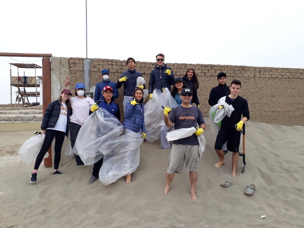 Markham and COAR La Libertad students carried out various cultural activities, surfing, as well as service for the environment during the Surf & Service activity